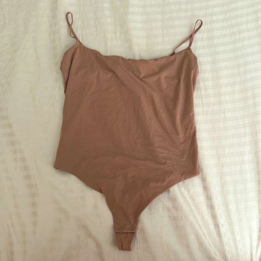 skims bodysuit, size XL, color Sienna